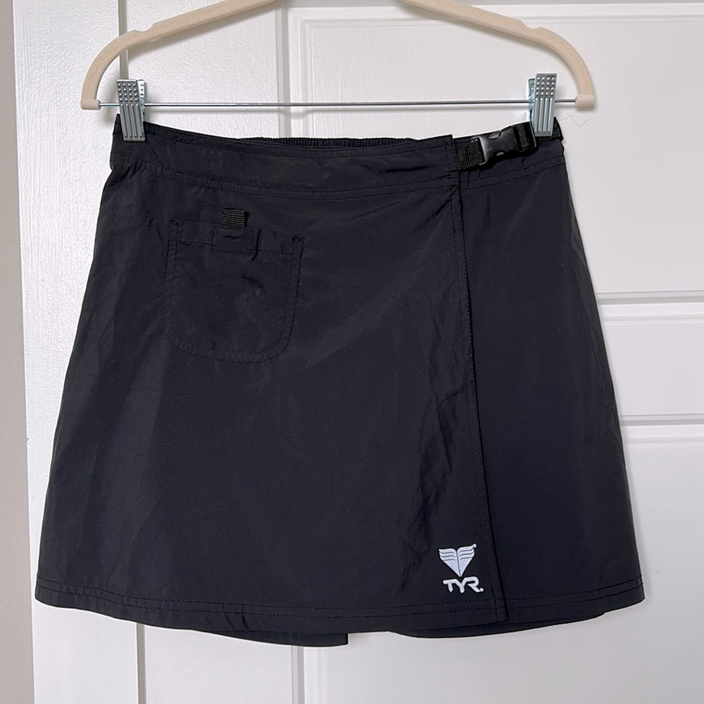 Women’s TYR Black Swim Wrap / Skirt. Medium.